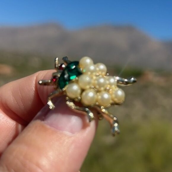 Vintage Jewelry - VINTAGE Beetle Faux Pearl Rhinestone BROOCH